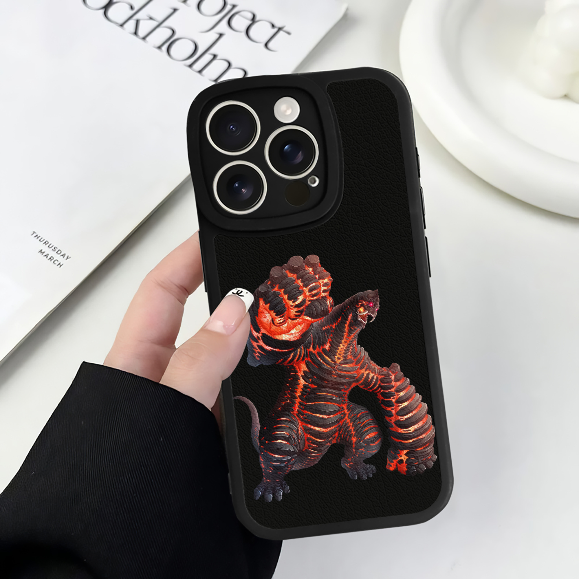 （画像用） ウルトラマン Ultraman 【iPhone 16シリーズ対応】シリコンスマホケース（レザー調） 材質：シリコン